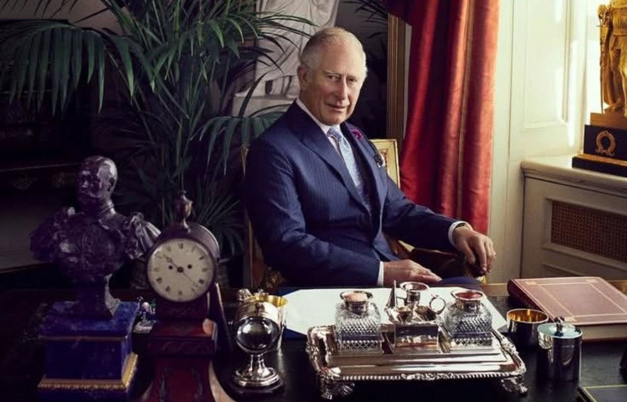 Ini Kado Natal Raja Charles III untuk Staf Istana yang Bikin Netizen Penasaran