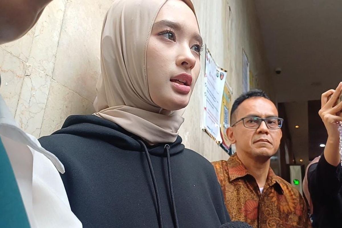 Isu Kehamilan Inara Rusli Kian Panas, Outfit Mencolok Saat Cabut Gugatan Bikin Gagal Fokus