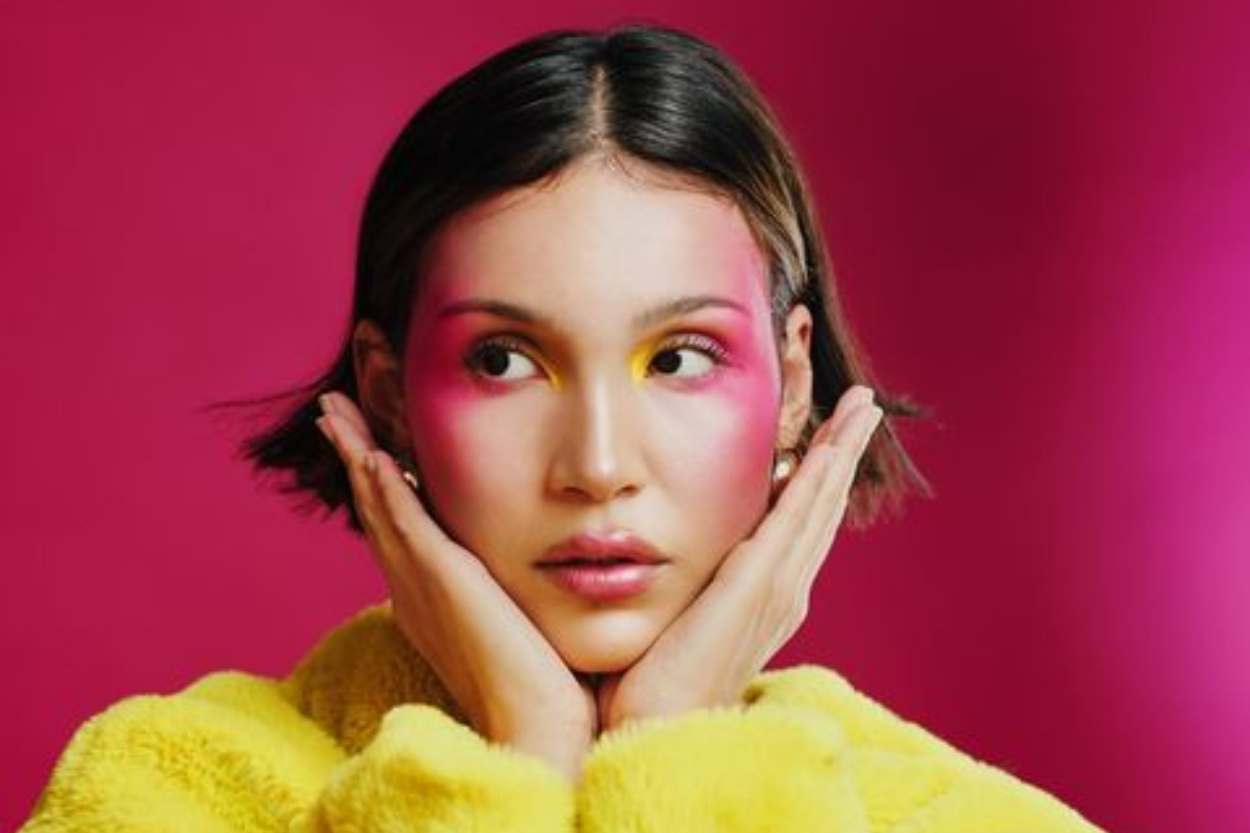 Era Glitchy Glam 2026: Ketika Kegagalan Makeup Jadi Simbol Kecantikan Paling Ikonik