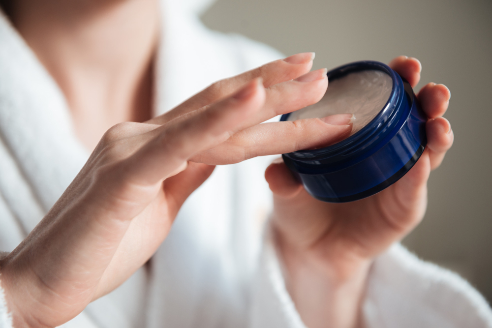 5 Rekomendasi Night Cream Retinol Terbaik 2026, Mulai 40 Ribuan Bikin Kulit Kencang dan Awet Muda