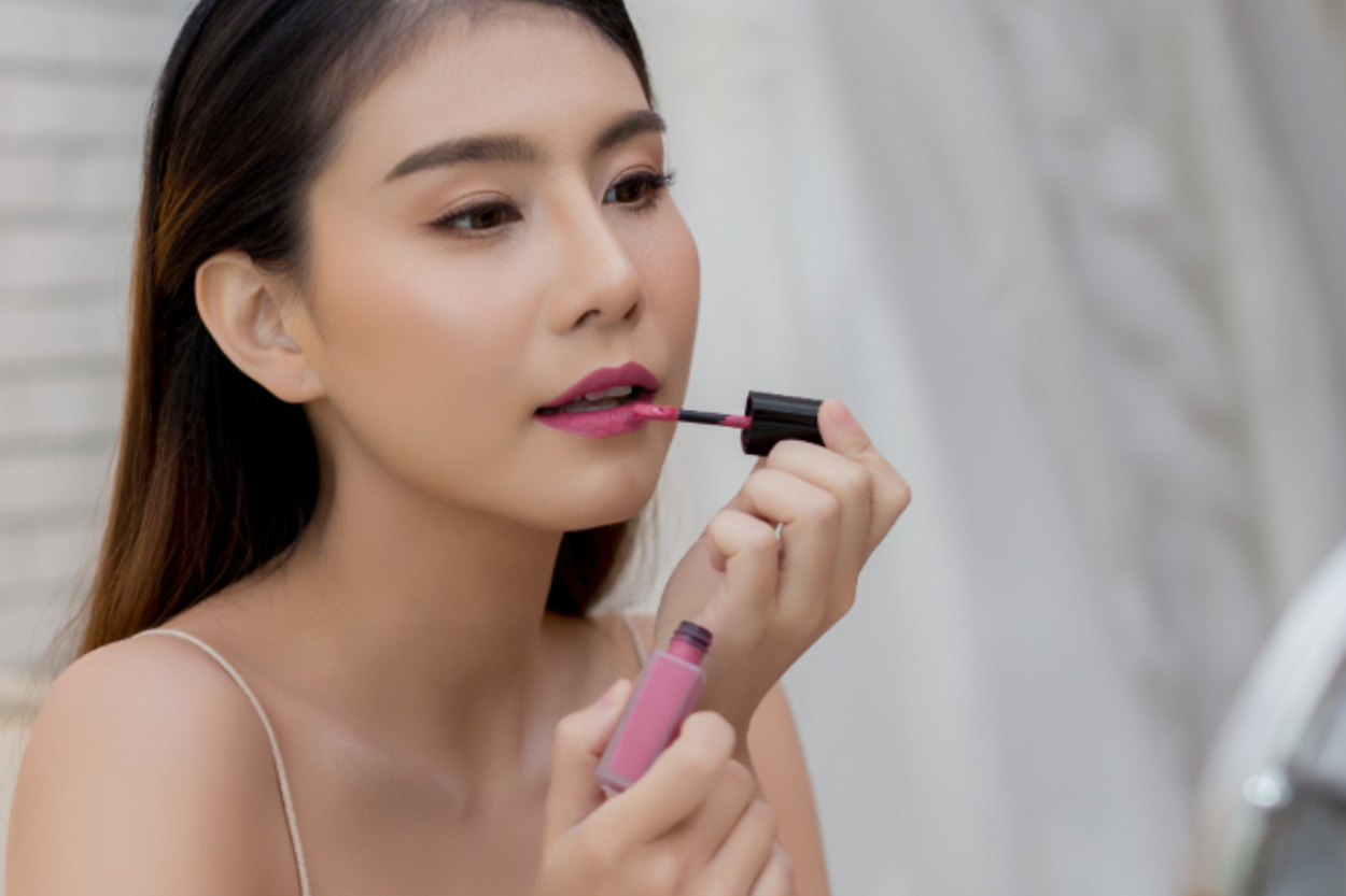 5 Pilihan Warna Lipstik yang Aman untuk Semua Warna Kulit, Bikin Wajah Cerah Seketika!
