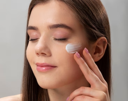 Tak Hanya Kenyalkan Kulit, Intip Manfaat Lain Krim Malam Berbahan Kolagen untuk Kesehatan Kulit Wajah