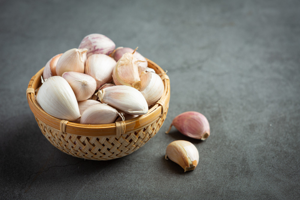 Benarkah Bawang Putih Bisa Menghilangkan Jerawat? Cek Fakta Ilmiah dan Cara Amannya di Sini!