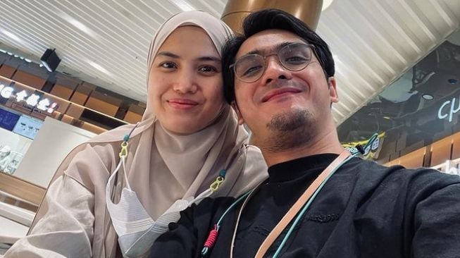 Sempat Dicap Playboy, Ini Alasan Rikcy Harun Terburu-buru Nikahi Herfiza Novianty