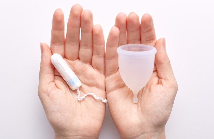 Lebih Sehat Mana Menstrual Cup atau Tampon? Ini Plus Minusnya yang Wajib Diketahui
