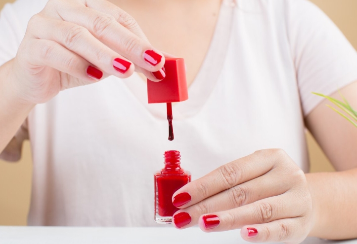 Tanpa Ribet! Rahasia Kutek Peel Off Lebih Tahan Lama Saat Dipakai