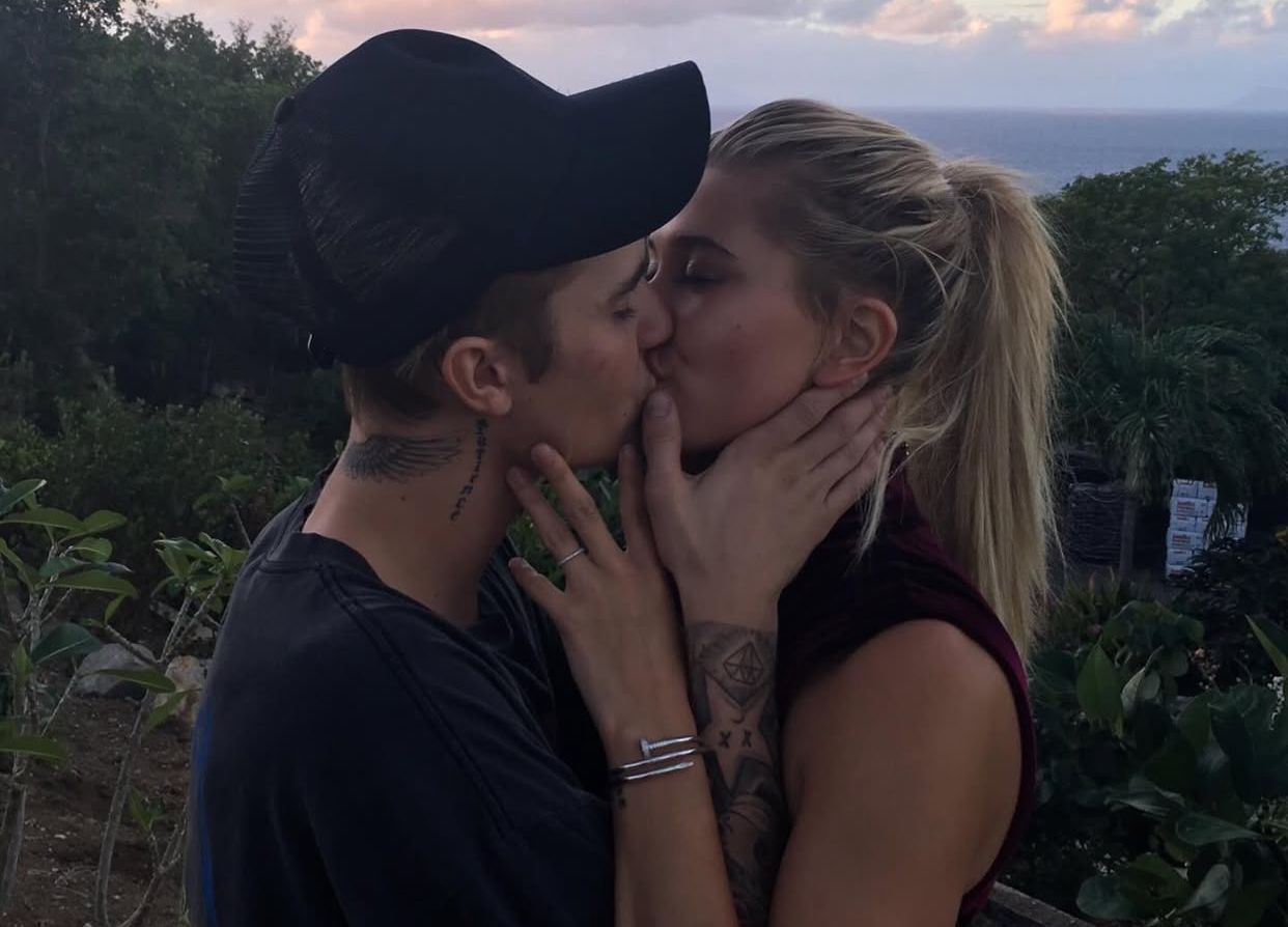 Tren Throwback 2026 Hailey Bieber Bikin Heboh: Bukti Dekat dengan Justin Saat Masih Pacaran Selena?