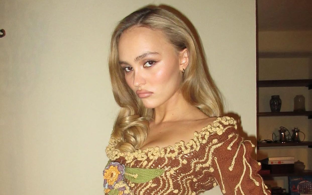 Lily Rose Depp Jadi Nepo Baby dengan Bayaran Instagram Paling Mahal di Dunia!