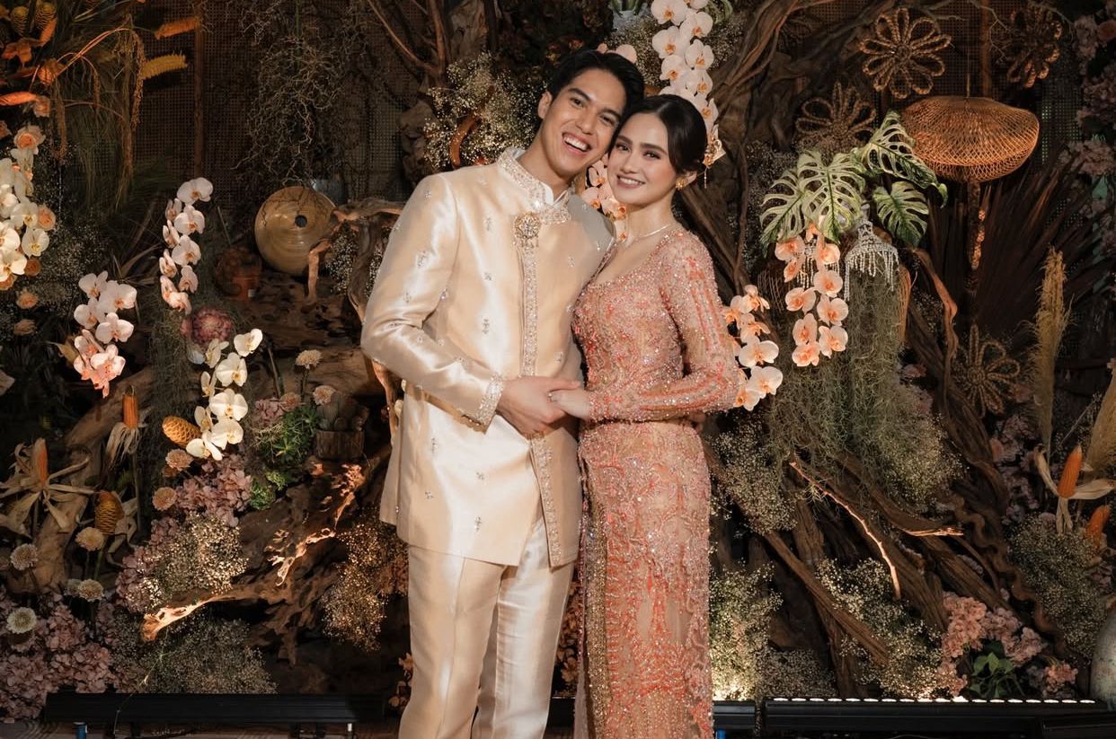 Dari Tas Dior hingga Rolex, Isi Seserahan Lamaran Syifa Hadju dan El Rumi yang Bernilai Ratusan Juta
