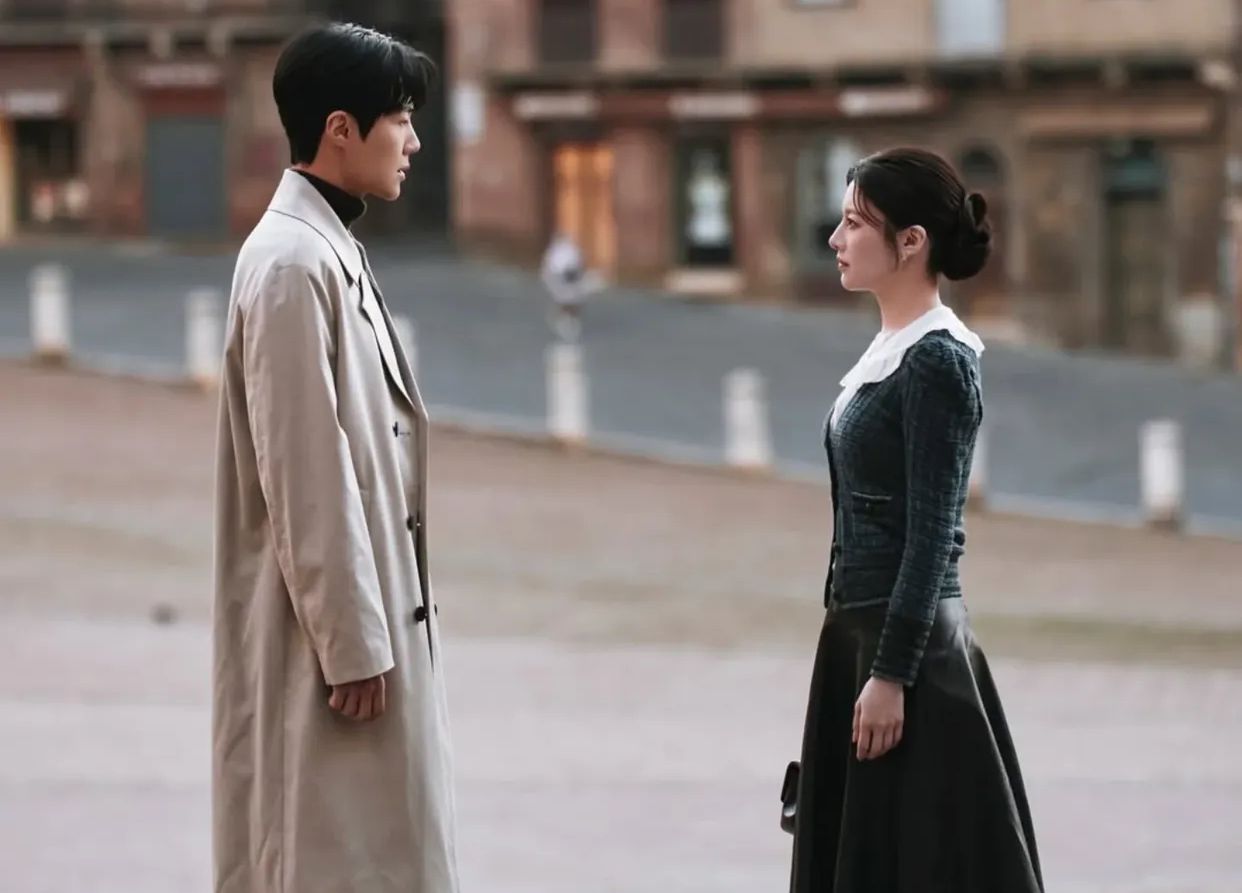 Saat Busana Mewah Tak Menolong, Penampilan Go Youn Jung di Can This Love Be Translated Tuai Kritik Fashion