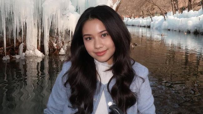 Diva Azzura Pamer Cincin di Jari Tengah, Sudah Dilamar Na Daehoon?