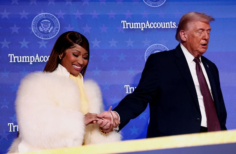 Fans Berat Donald Trump, Nicki Minaj Tampil Glamor hingga Kukunya Dipuji Sang Presiden