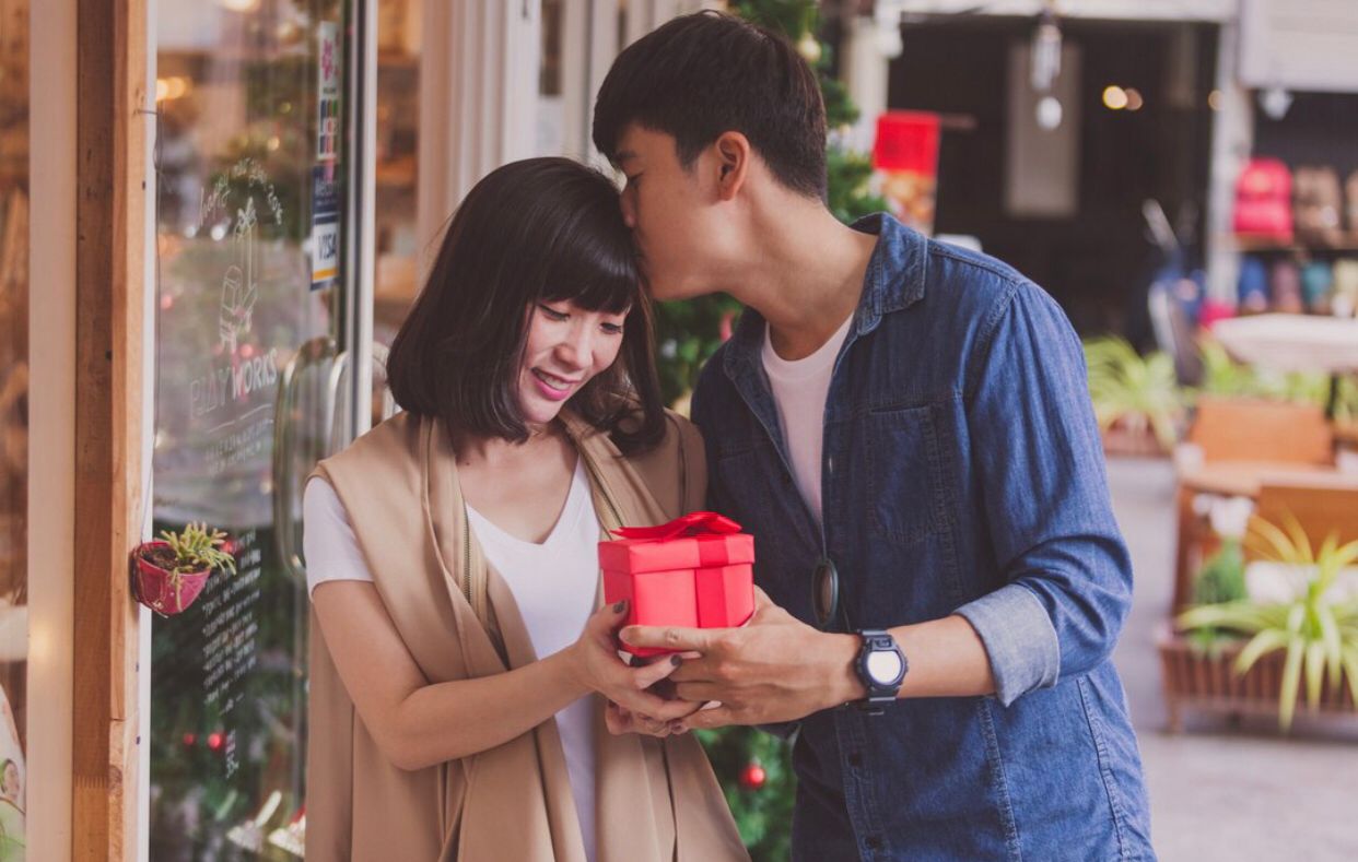 Ide Kado Valentine Unik untuk Pasangan LDR agar Momen Tetap Spesial