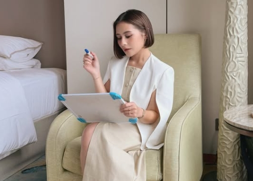 Prilly Latuconsina Banting Setir Jadi Sales di Mal Ternama, Pasca LinkedIn Dibanjiri 30 Ribu Tawaran Kerja