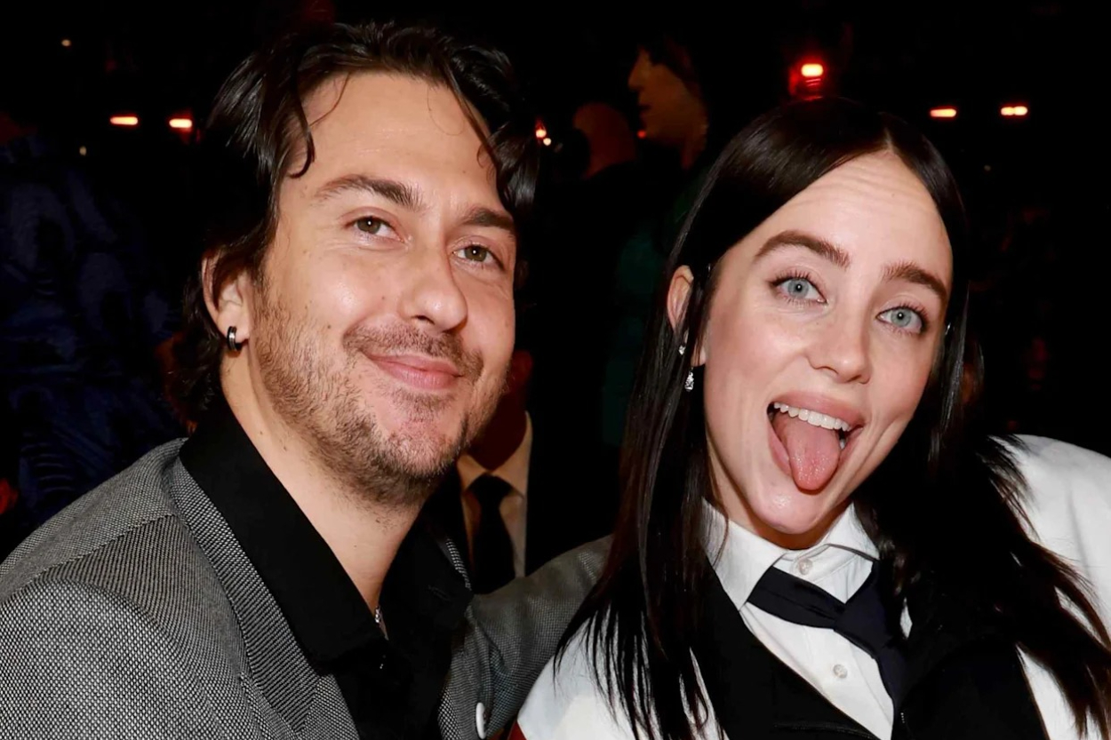 Resmi Go Public di Grammy 2026! Billie Eilish Pamer Cincin Bareng Nat Wolff, Sudah Tunangan?