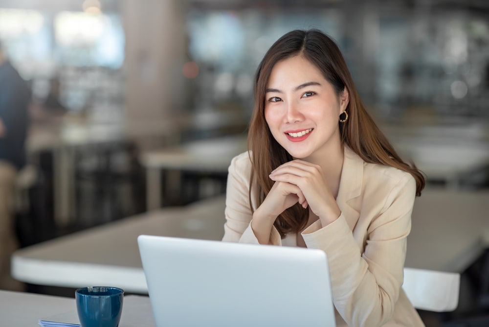Berani ke Kantor Tanpa Makeup? Psikologi Ungkap Bukan Soal Malas, Tapi Tanda Mental Baja dan Percaya Diri Tingkat Tinggi