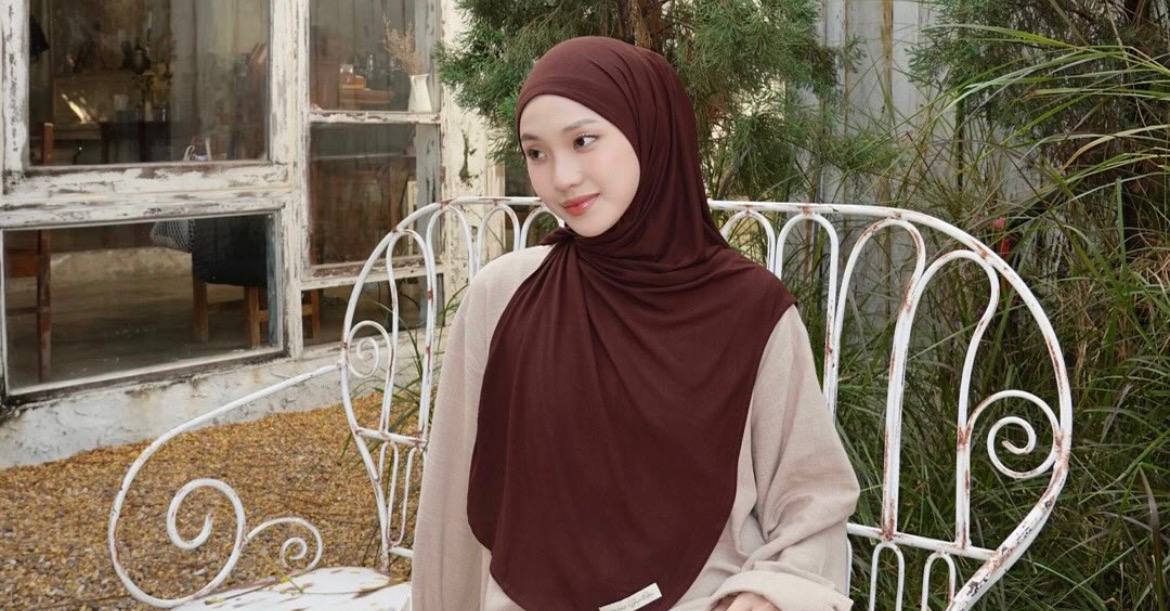 Jule Alami Tremor & Insomnia Usai Hujatan Warganet: Dampak Psikis dari Kontroversi Selingkuh