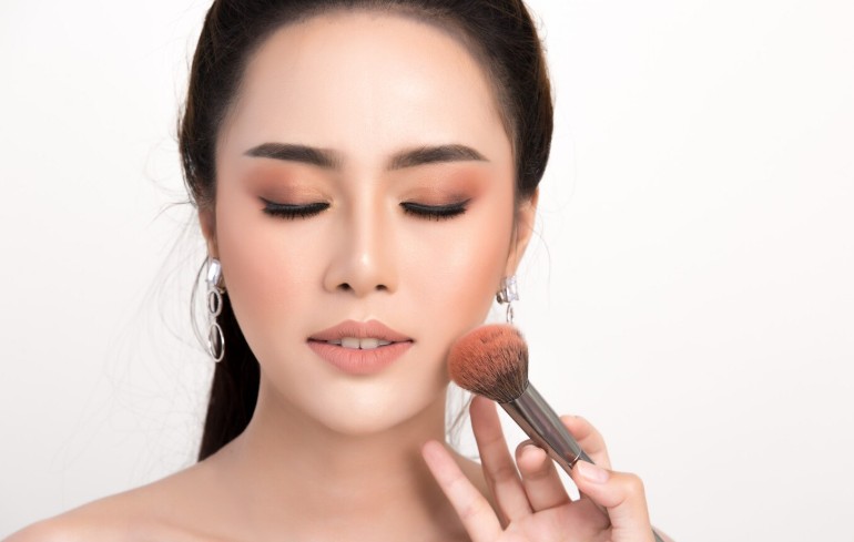 Bye Makeup Retak! Ini Cara Memilih Foundation yang Tepat agar Tidak Cakey