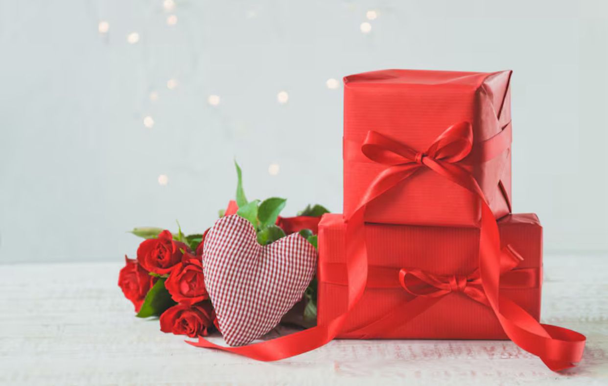 5 Kado Valentine Paling Romantis Selain Cokelat, Dijamin Bikin Pasangan Bahagia