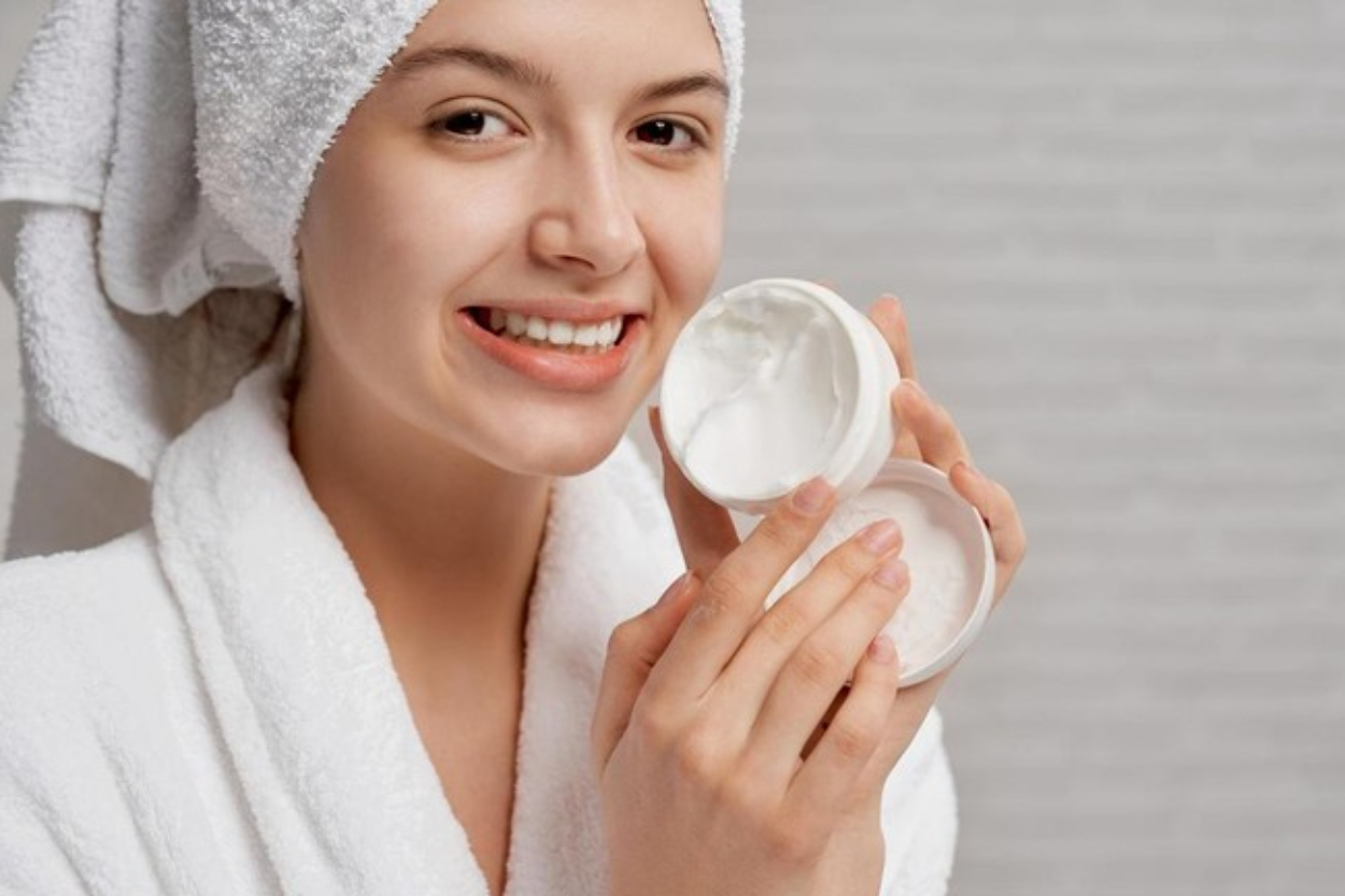 Rahasia Layering Skincare yang Benar agar Kulit Glowing Tanpa Breakout, Stop Salah Urutan!