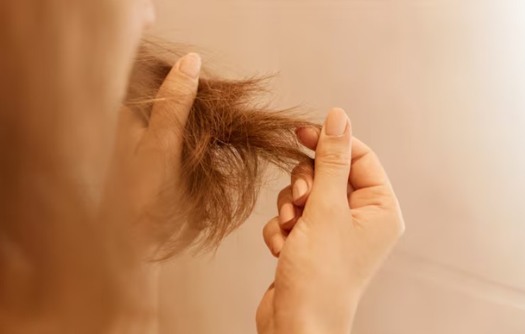 Rambut Rontok karena Terlalu Sering Styling? Ini Cara Mengatasinya Secara Aman