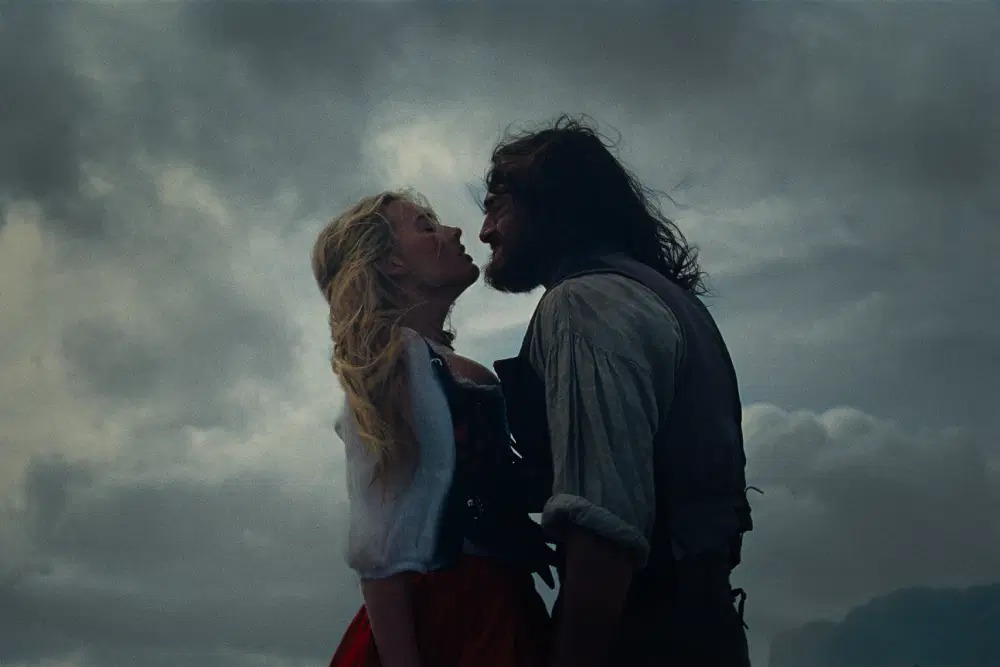Review Wuthering Heights: Ketika Cinta Berubah Jadi Obsesi, Versi Tergelap yang Bikin Penonton Emosional
