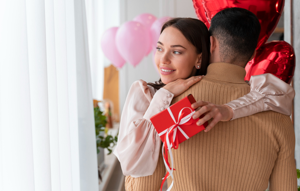 9 Ide Hadiah Valentine untuk Cowok Selain Cokelat, Lebih Berkesan dan Bermanfaat!