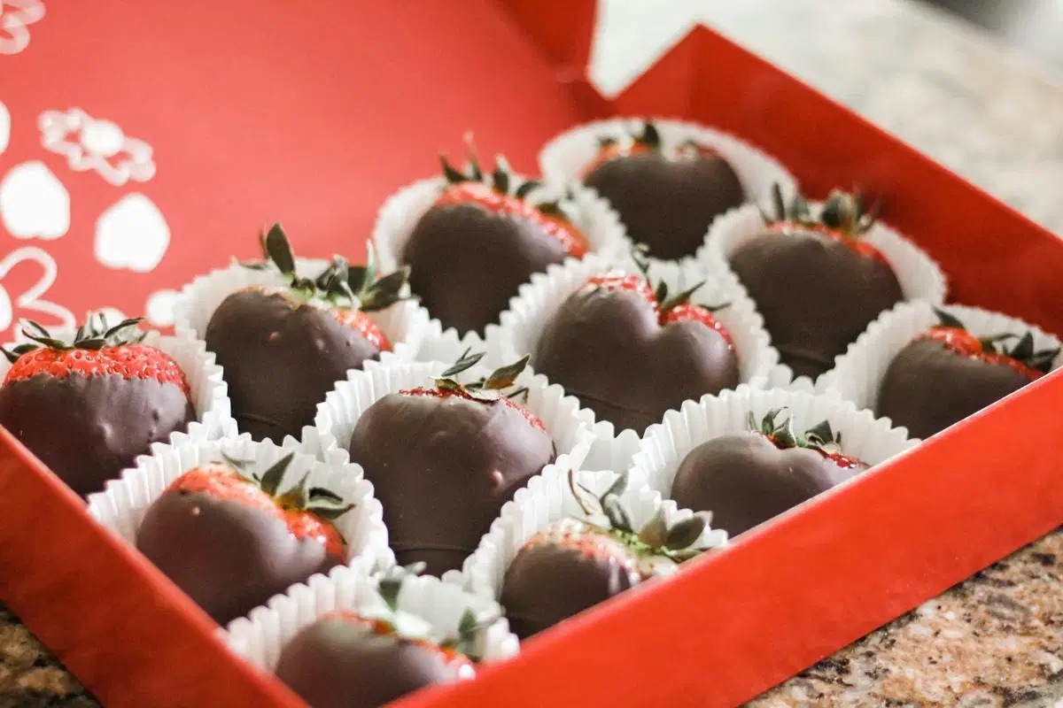 Kenapa Cokelat Jadi Hadiah Wajib Valentine? Sejarah Romantis yang Manis dan Tak Lekang Waktu