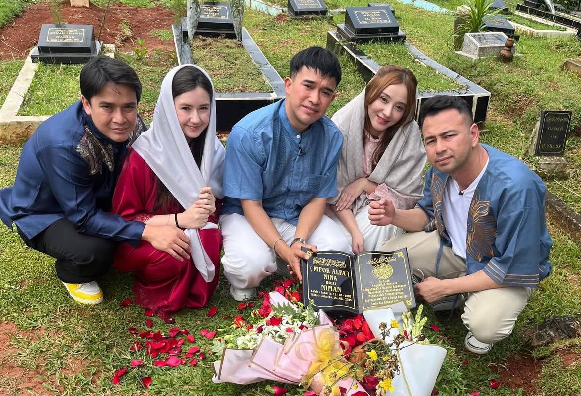 6 Potret Artis Ziarah Makam Jelang Ramadan 2026, Raffi Ahmad hingga Fuji