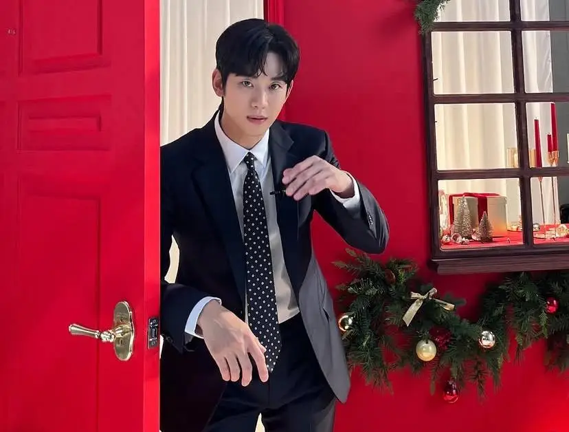 Bukan Kado Biasa, Fans Kim Soo Hyun Rayakan Ultah dengan Donasi Rp1,2 Miliar!