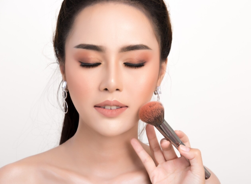 Rahasia Makeup Longlasting: Tips Ampuh Agar Riasan Tahan Lama dan Tetap Flawless Seharian