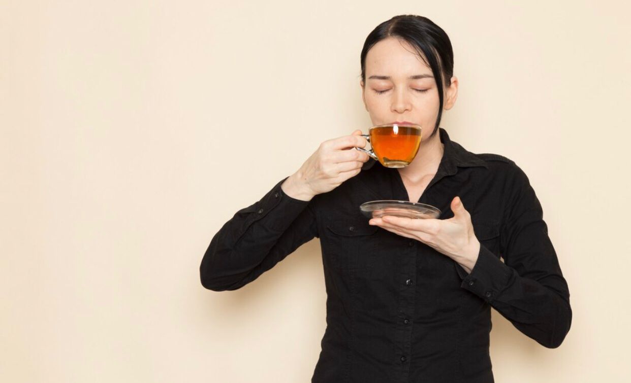 Terbiasa Minum Teh Saat Sahur? Ini 5 Dampak yang Bisa Ganggu Puasa Seharian
