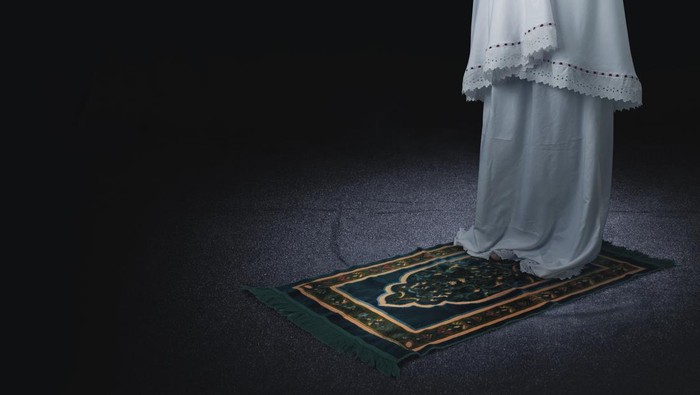 Mau Tarawih Sendiri di Rumah? Ini Niat dan Tata Cara Lengkap untuk Perempuan
