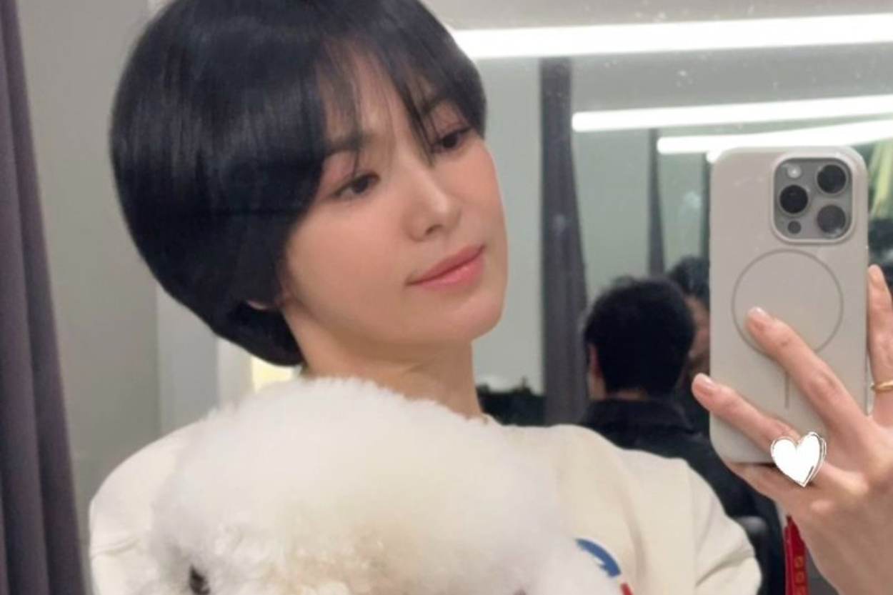Viral Mirror Selfie Song Hye Kyo: Netizen Temukan Bukti Kuat Kehadiran Lee Min Ho, Kapal MinKyo Berlayar?
