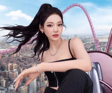 Malu Banget? Ningning aespa Hampir Salah Masuk Mobil Saat Hadiri Milan Fashion Week
