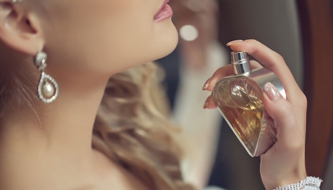 Benarkah Pakai Parfum di Leher Bisa Ganggu Tiroid? Ini Penjelasan Ahli