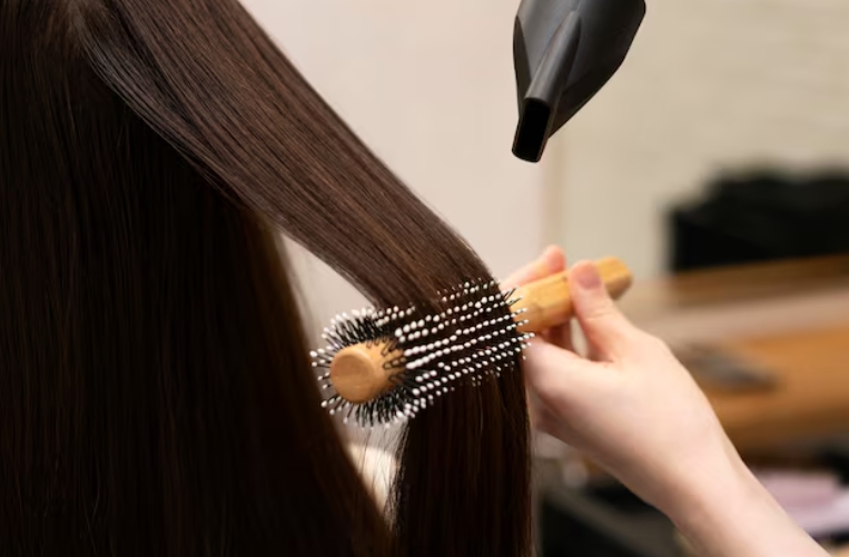Rambut Rusak Akibat Styling dan Pewarnaan? Ini Cara Ampuh Merawatnya
