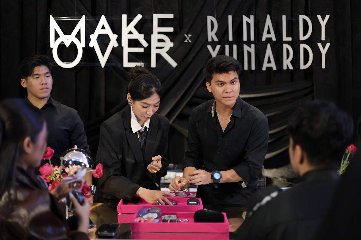 Kolaborasi dengan Rinaldy Yunardi, Make Over Luncurkan Mini Series Powerstay Matte Powder Foundation Special Edition