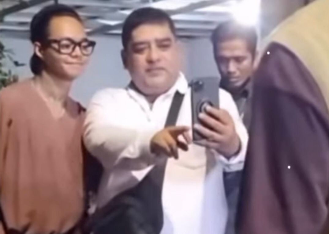 Cerita Emosional di Balik Baju Terapis yang Dipakai Reza Arap Saat Hadir di 40 Harian Lula Lahfah