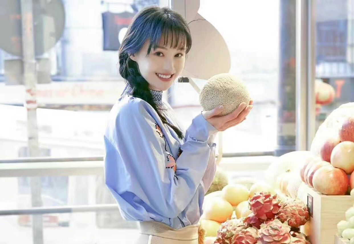 Zheng Shuang Tampil Lagi Setelah 4 Tahun, Publik Soroti Etika di Industri Hiburan China