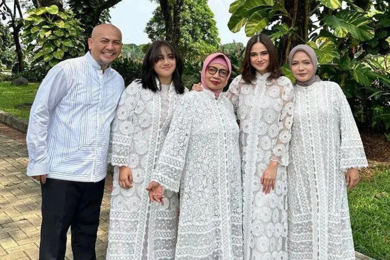 5 Tren Outfit Sarimbit Lebaran 2026, Bikin Satu Keluarga Auto Jadi Pusat Perhatian!