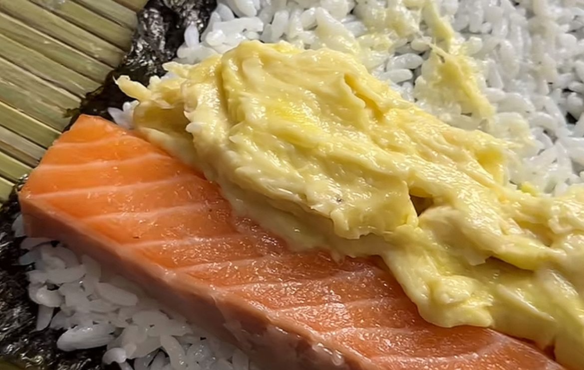 Kombinasi Tak Biasa! Tren Makan Salmon Pakai Durian Montong Bikin Netizen Kaget