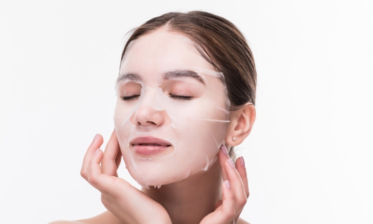 Sheet Mask vs Masker Biasa: Mana yang Lebih Efektif untuk Merawat Kulit Wajah?
