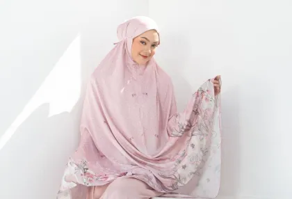Mukena Lebaran 2026 Paling Hits: Dari Katun Jepang Sampai Satin Silk, Kamu Harus Cek!