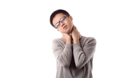 Bangun Pagi Sakit Leher? Ini Cara Memilih Bantal yang Aman dan Nyaman