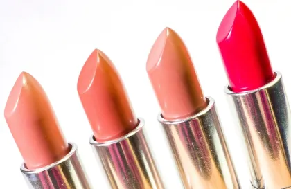 Tips Memilih Lipstik Nude untuk Bibir Gelap agar Tetap Menawan