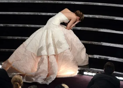 5 Momen Kocak Oscars Nyaris Jadi Malapetaka: Dari Gaun Rusak, Aksi Prank, hingga Bintang Hollywood Tersungkur di Tangga