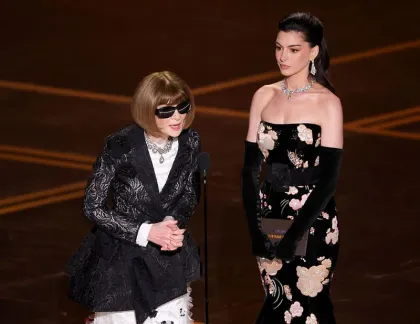 Momen Anna Wintour Cueki Anne Hathaway di Oscars 2026 Viral, Fans Langsung Ingat The Devil Wears Prada