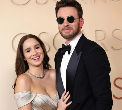 Tepis Gosip Selingkuh! Chris Evans dan Alba Baptista Tampil Mesra di Oscar 2026