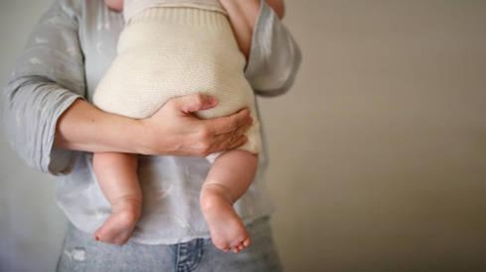 Jangan Asal Cium Bayi Saat Lebaran! Dokter Ungkap Risiko Serius yang Bisa Mengancam Si Kecil